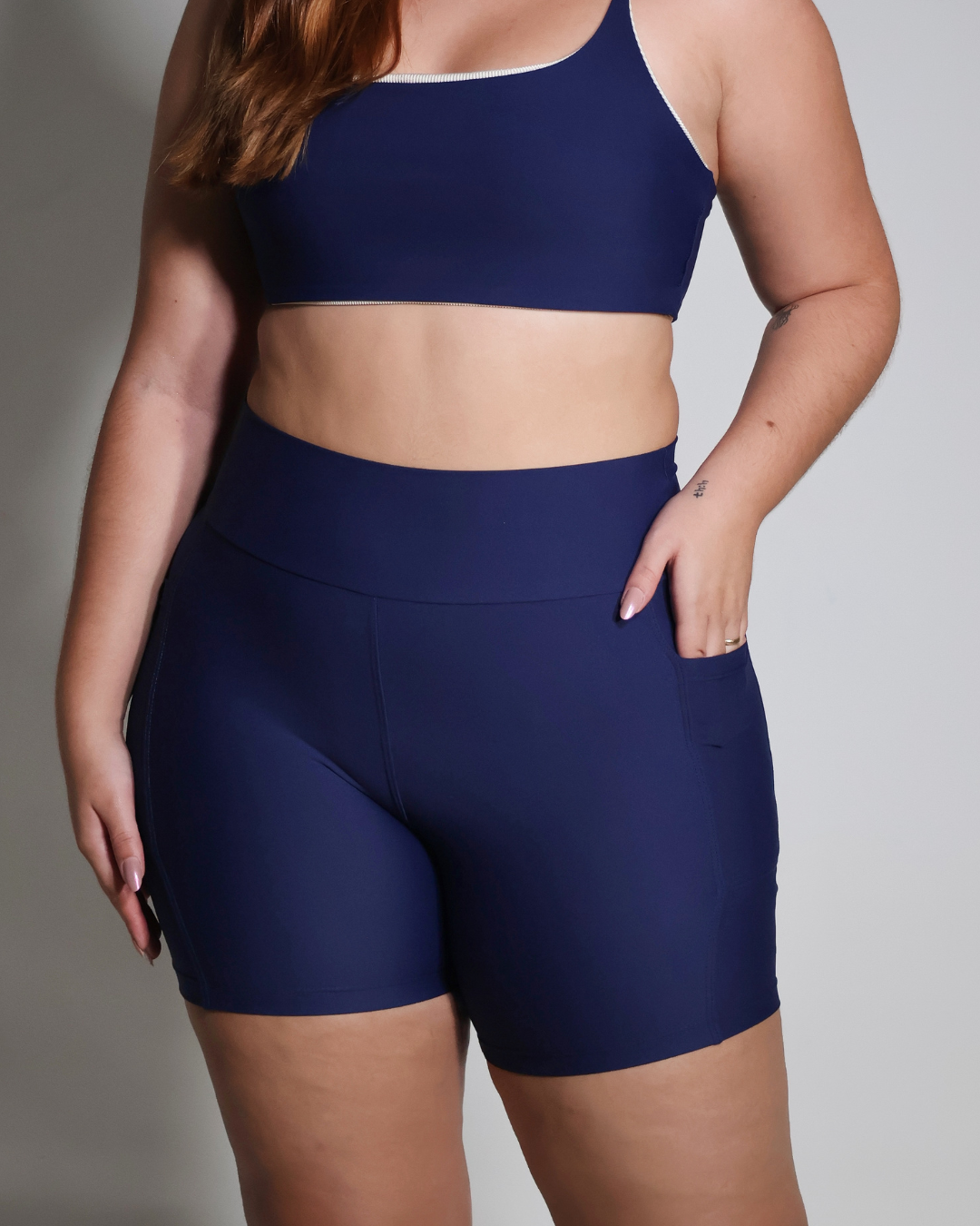 Detalhe do bolso lateral profundo do Short Pockets biker